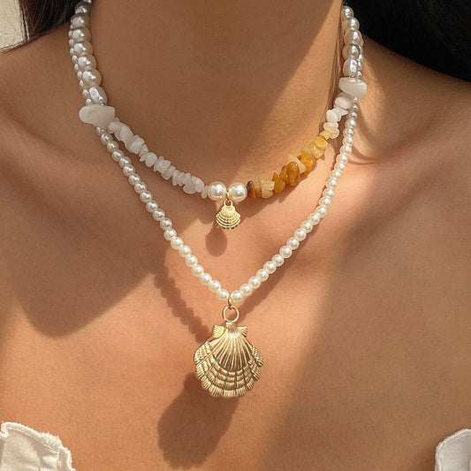 Seaside Serenity: Retro Beaded Shell Necklace